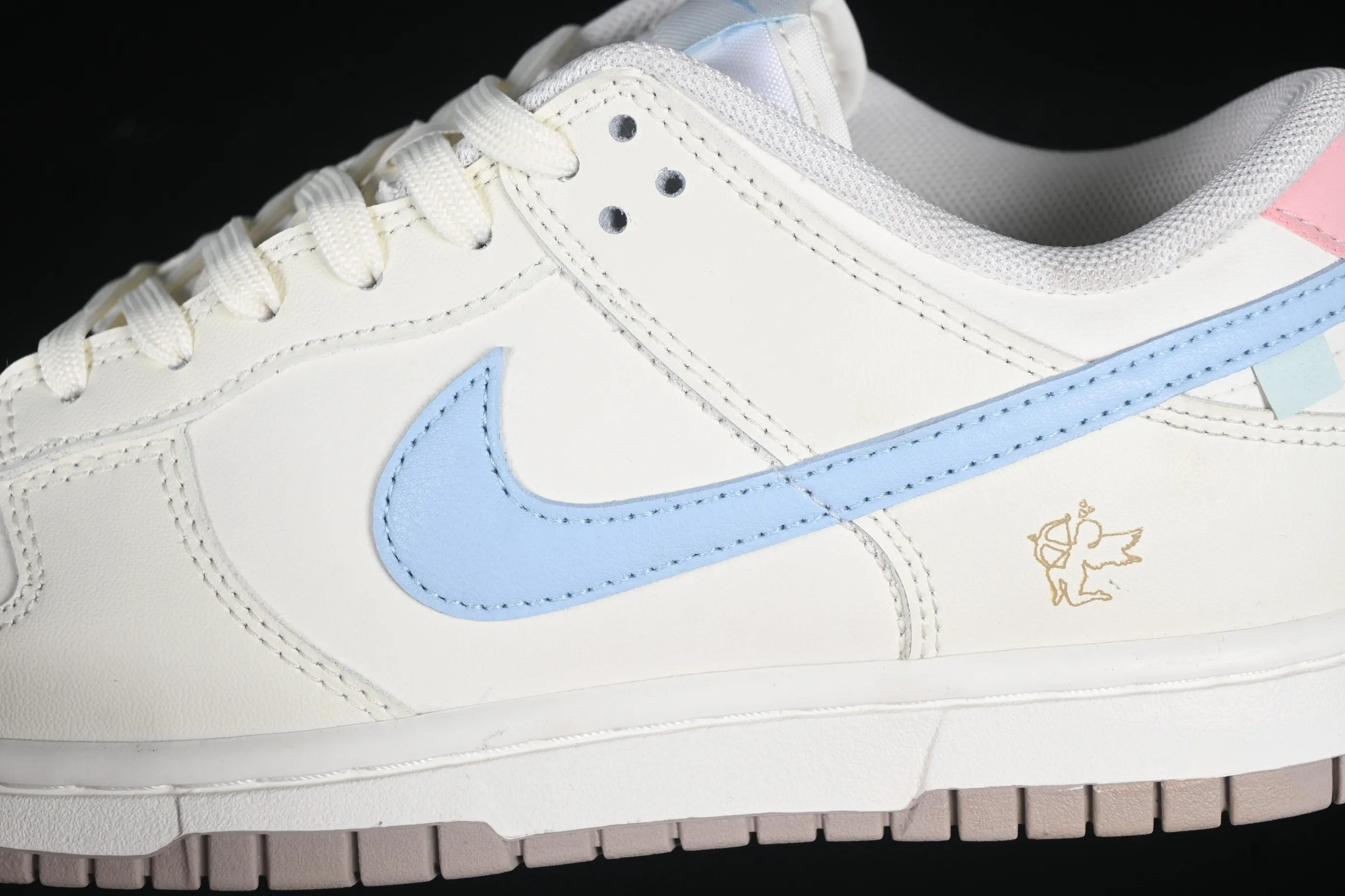 All categories Nk SB Dunk Series Nk SB Dunk Low High-end customized low-top sneakers Nike SB Dunk Low Cupid Heart Anniversary high-end customized low-top casual sneakers YW0212-012